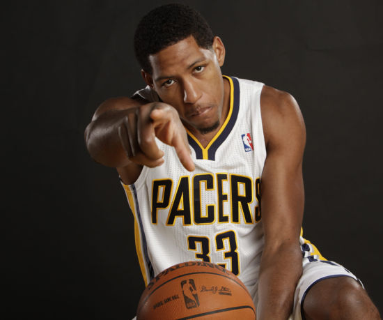 广东男篮33分大胜晋级八强，徐杰23+6胡明轩复出10+3，王洪泽9分（广东男篮33分大捷挺进八强：徐杰23+6，胡明轩复出10+3，王洪泽9分）