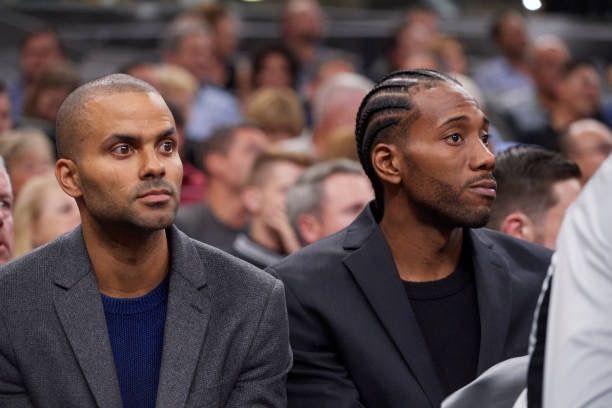 火箭末节爆发连扳三分险胜国王（火箭末节发力连中三分惊险击退国王）