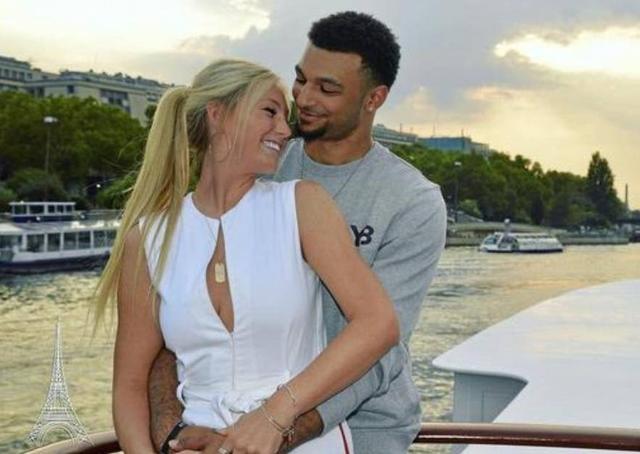 半个世纪的忠诚，皇社向连续50年未间断支持的会员颁发金钻章（金钻致敬半世纪忠诚：皇社表彰连续50年支持的会员）