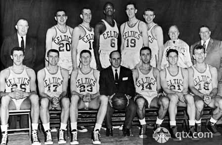 球迷举横幅感谢队长（球迷打出横幅致谢队长）