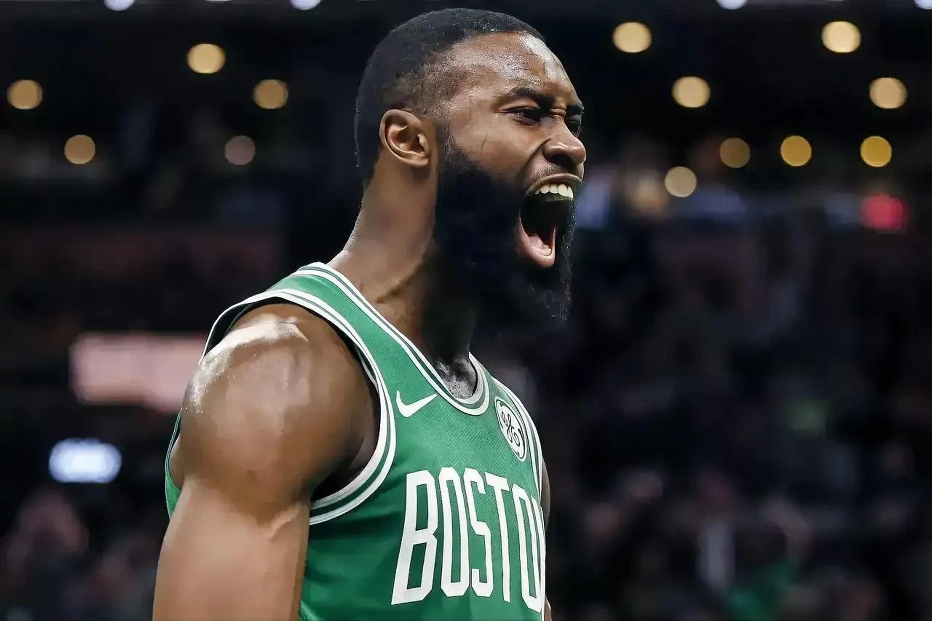 排面，泰州当地路牌上写着“苏超冠军城，泰州欢迎您”（泰州上演排面时刻：路牌打出“苏超冠军城，泰州欢迎您”）