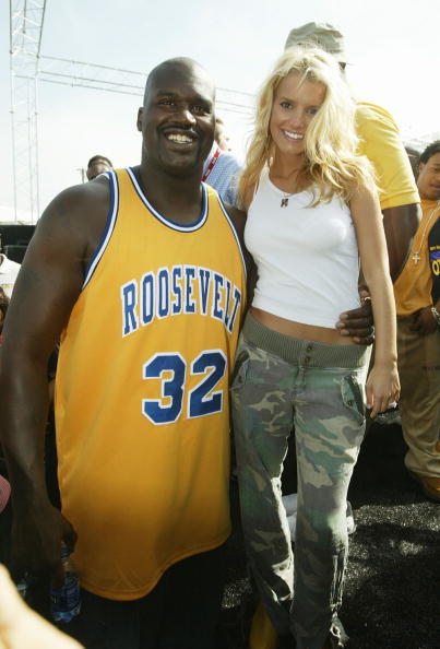 雷迪克盛赞艾顿防守端表现：他能做很多事情，甚至能换防马克西（雷迪克称艾顿防守全面：能胜任多项任务，甚至可换防马克西）