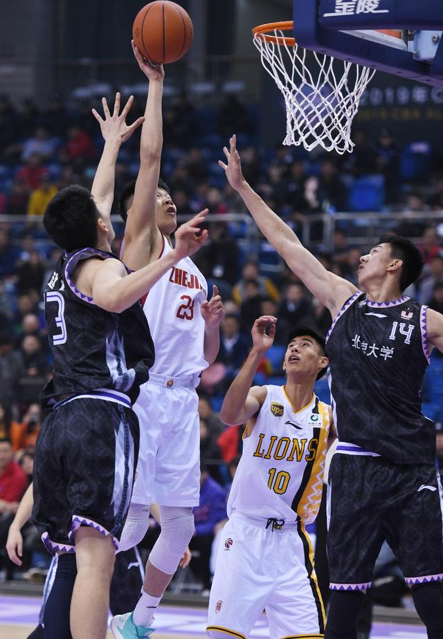 成都vs广岛三箭：费利佩、周定洋出战，德尔加多替补（成都迎战广岛三箭：费利佩、周定洋出战，德尔加多担任替补）