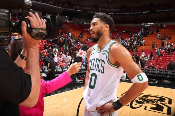 TA：利物浦签不下伊萨克也不会盲目买人；斯洛特想补充中后卫（TA：即便无缘伊萨克，利物浦也不盲目引援；斯洛特盼补强中后卫）