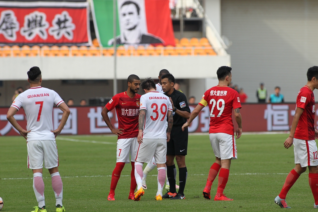 湘超张珈玮：王新欣指导是我的伯乐；湖南足球的氛围其实很好（湘超球员张珈玮：王新欣是我贵人，湖南足球氛围很棒）