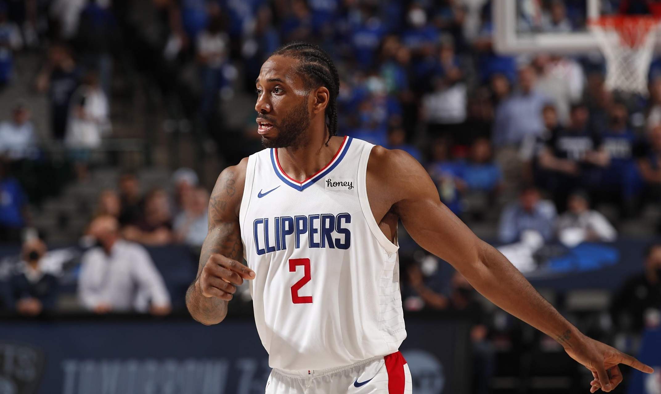 冯伯元忆与海牛球迷冲突：那场打封闭上的；有球迷骂得挺过分（冯伯元回忆与海牛球迷冲突：那场带伤封闭出战，部分球迷辱骂越界）