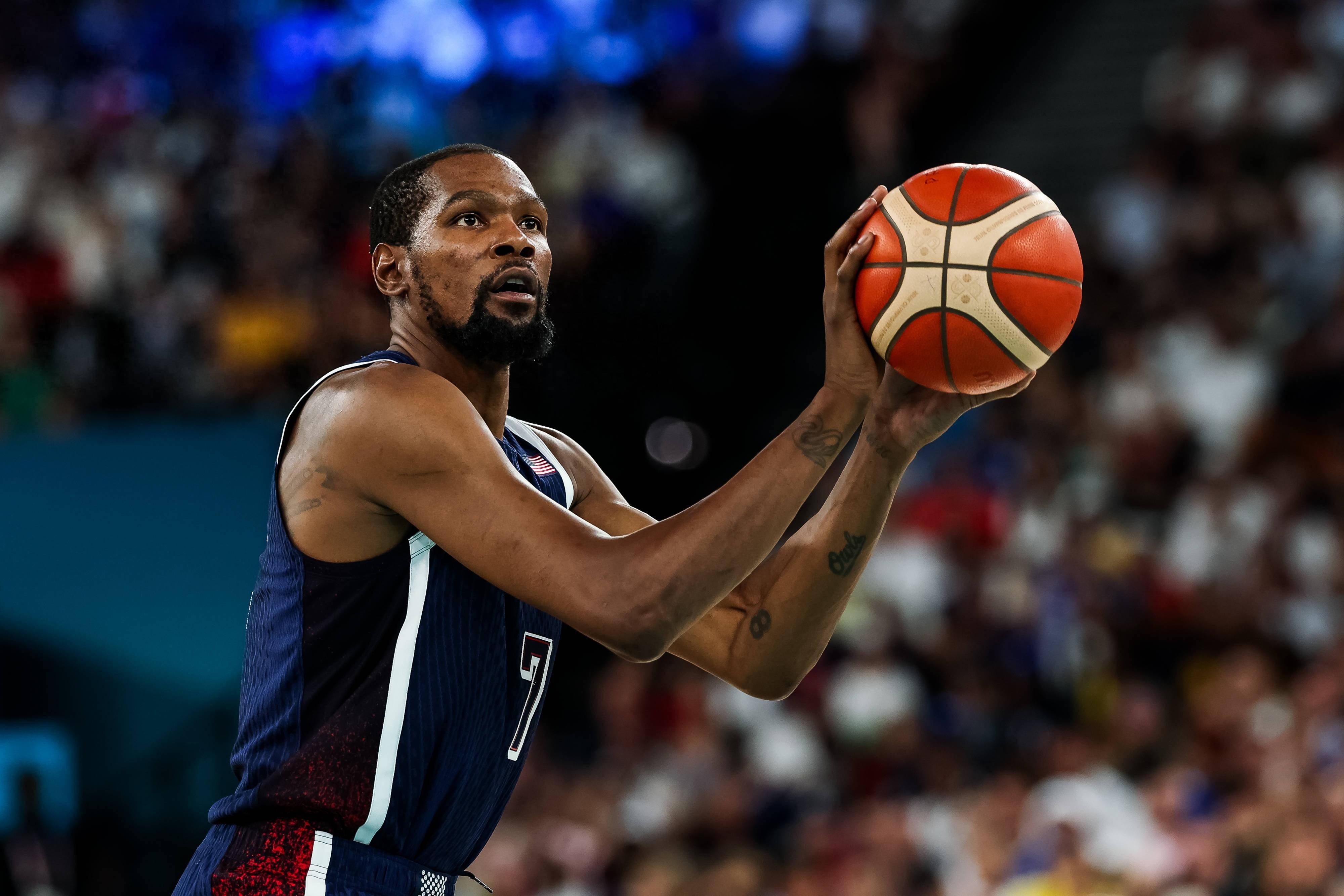 德比迎来关键胜利，米兰升至意甲积分榜第二（德比战奏凯，米兰升至意甲次席）