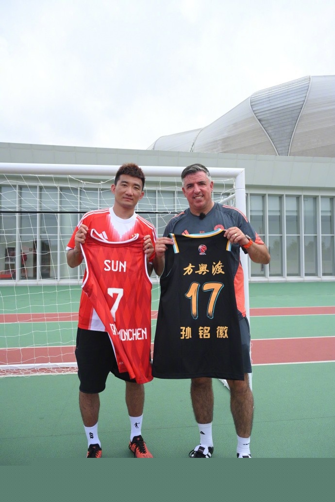 汉堡主帅：霍芬海姆前场逼抢凶悍，波尔森能够参加本轮比赛（汉堡主帅：霍芬海姆前场压迫凶狠，波尔森本轮可出战）